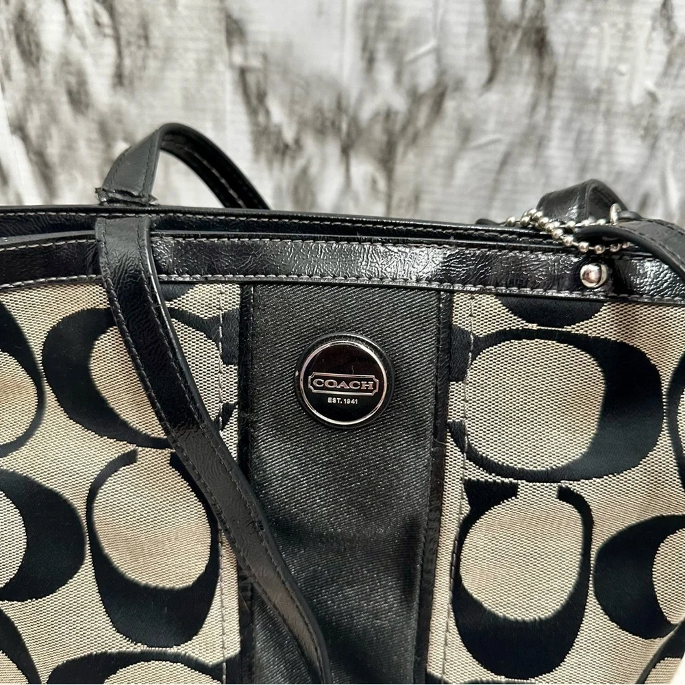 Coach Black and Cream Signature Tote Patent Leather Handles Trim Y2K  Classic - Picture 3 of 16
